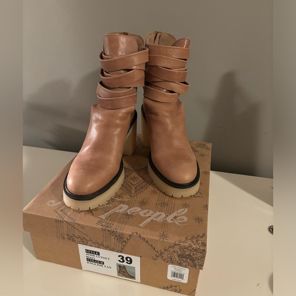 Free People Jesse Cutout Boots Sz 39 - Picture 3 of 8